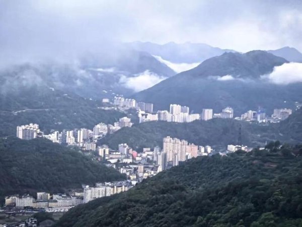 百家乐下载(中国) 同是《主角》取景地：收费50元古镇东谈主挤爆，原生态免费古村空无一东谈主